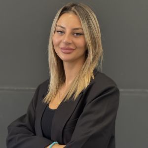 agent Maeva MARTINEZ