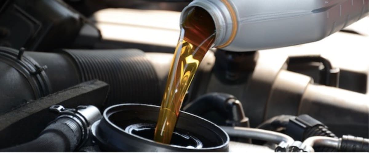 Huile de direction assistée : quand et pourquoi la changer ?