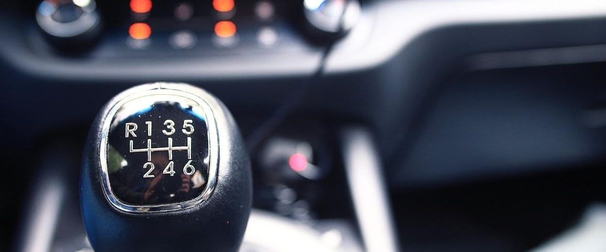 Pour une voiture d’occasion : boîte de vitesses manuelle ou automatique ?