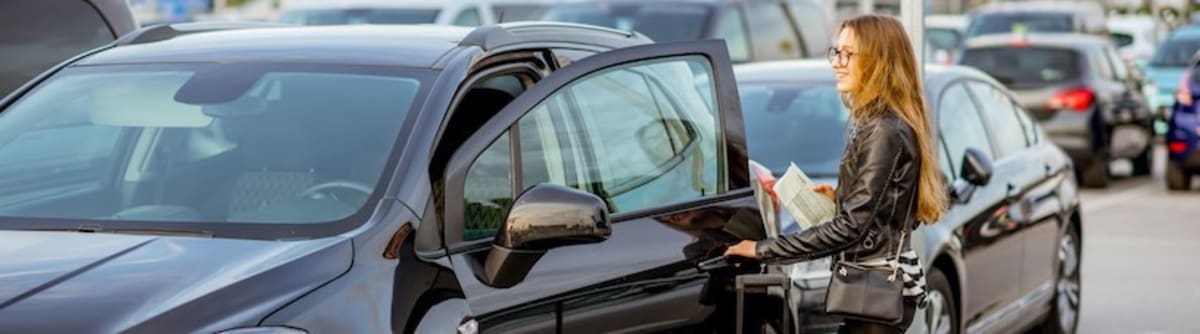 Pourquoi vaut-il mieux investir dans une voiture d’occasion lorsqu’on est jeune conducteur ?
