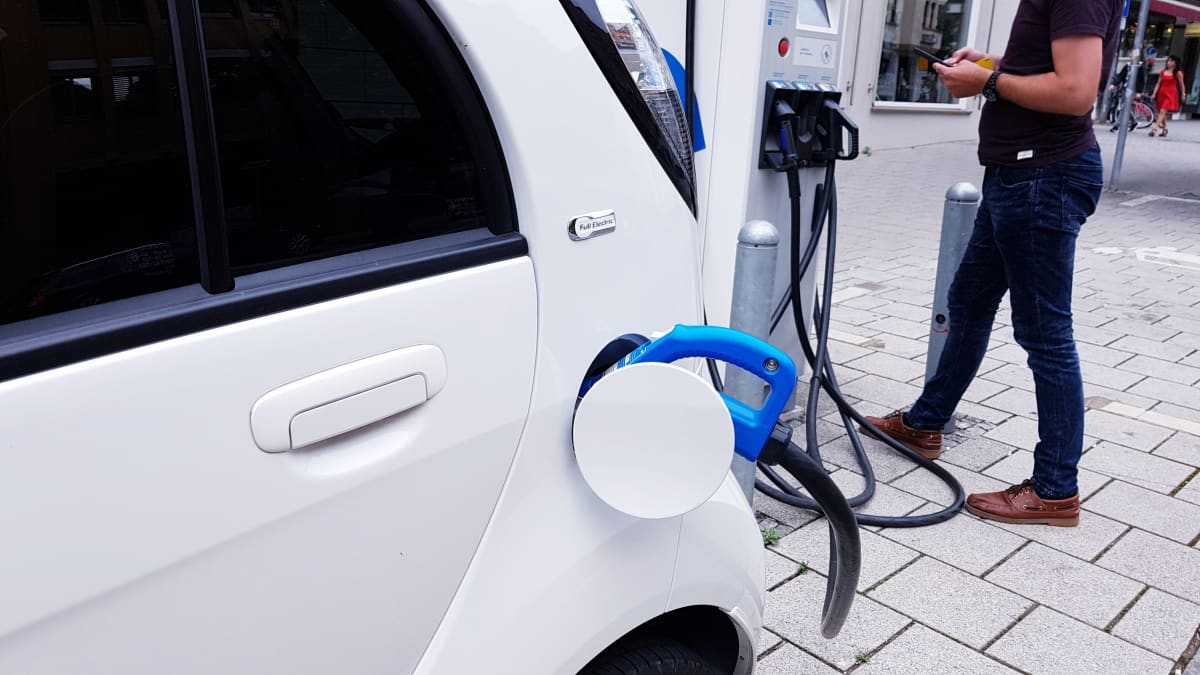 Quelle carte de recharge pour voiture électrique choisir ?