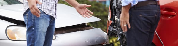 Accident de voiture aux torts partagés : règles et indemnisations possibles