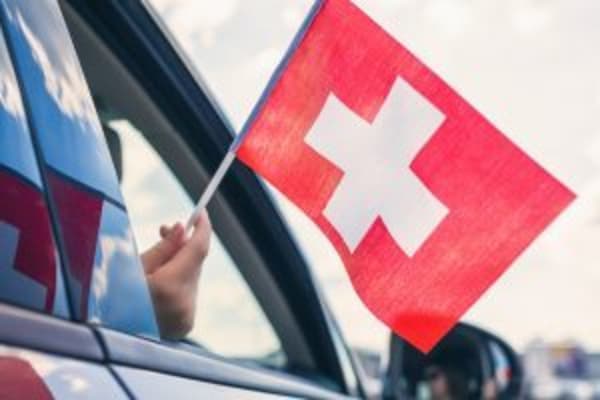 Acheter une voiture d’occasion en Suisse : opportunité réelle ou piège administratif ?