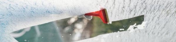 Comment dégivrer le pare-brise de sa voiture ?