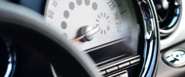 Voyant ABS allumé : causes et solutions