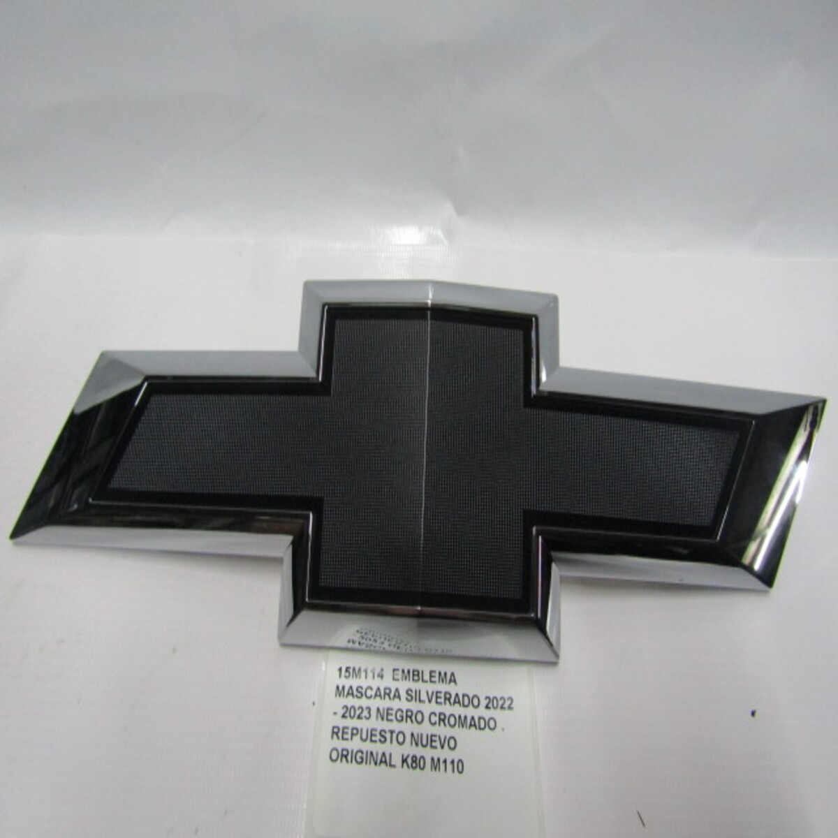 Emblema Mascara Silverado 2022 - 2023 Negro Cromado - foto 2