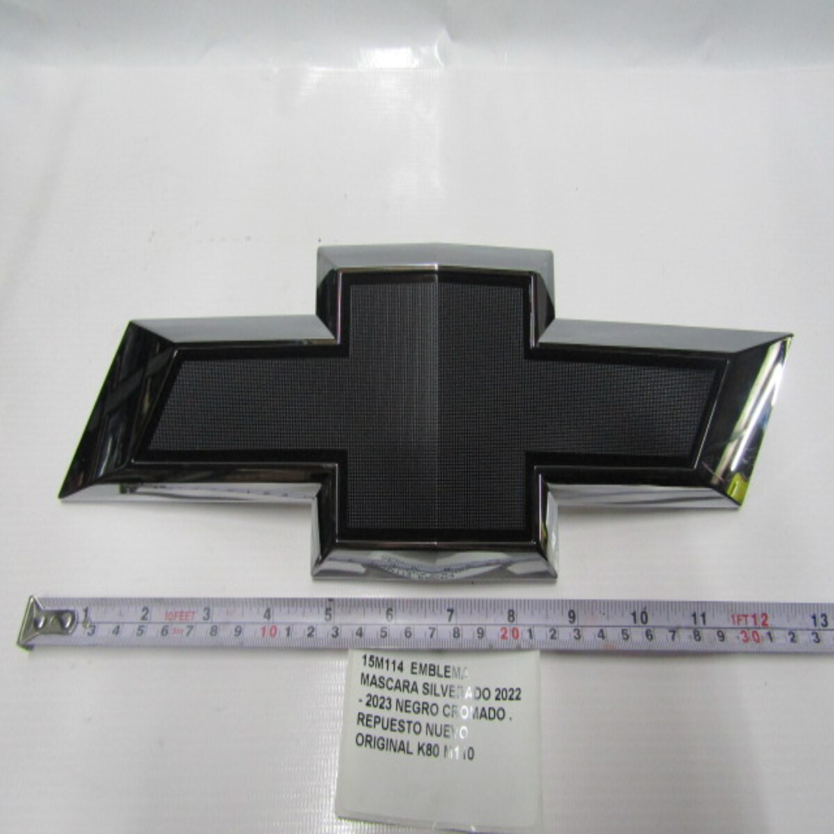 Emblema Mascara Silverado 2022 - 2023 Negro Cromado - foto 5
