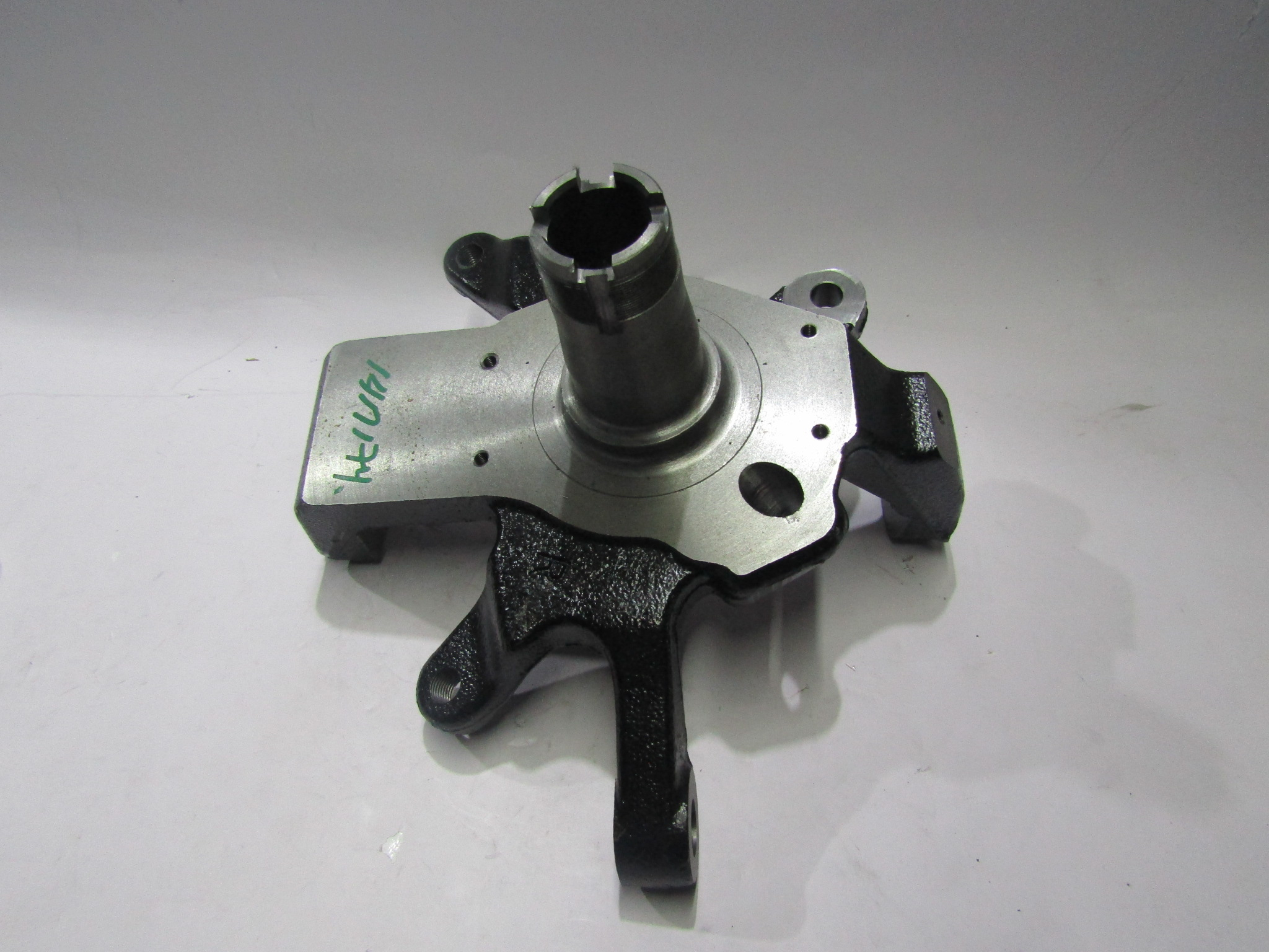 Muñon Derecho 4x4 Nissan Terrano D22 2.5 . Para Sistema Abs
