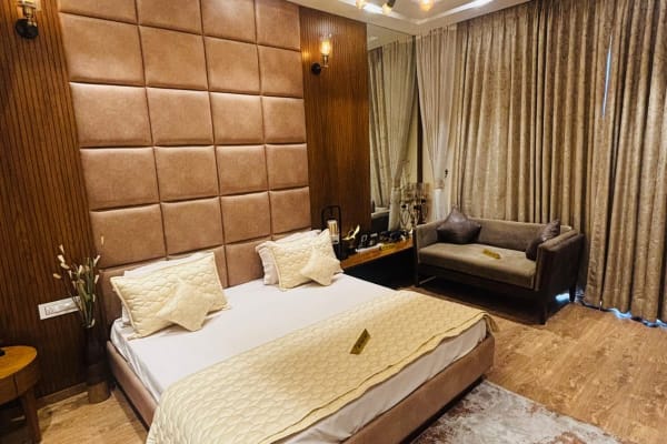 4 BHK+1 High Rise Apartment in Aerocity Rd, Zirakpur