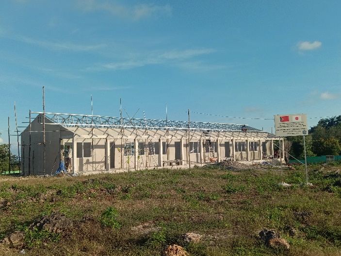 A new basic school building under construction in Lautem, Timor-Leste, supported by the Embassy of Japan.