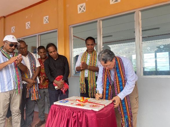 FUNDAMOR and government partners at a school building handover ceremony.