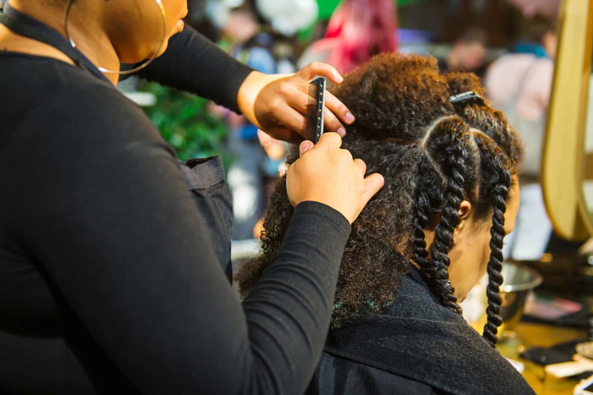 Find a hair braiding salons in Houston, TX