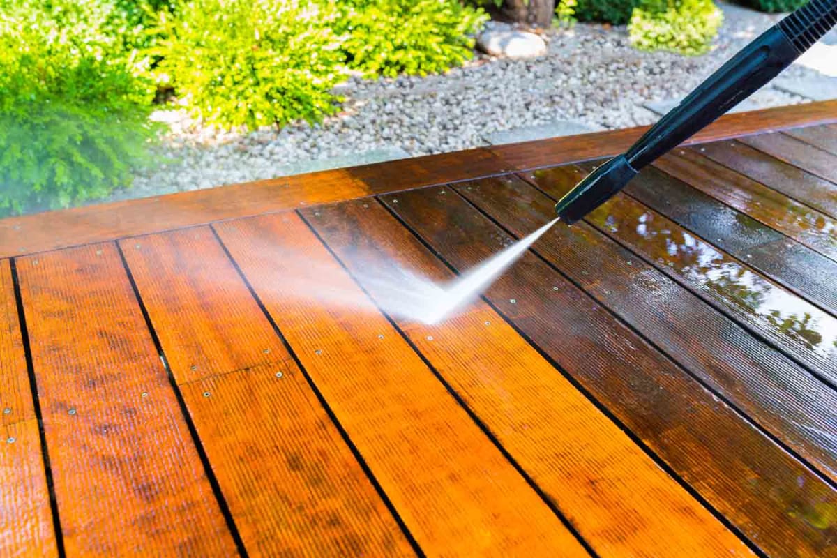 Find a pressure washing service in Glendale, CA