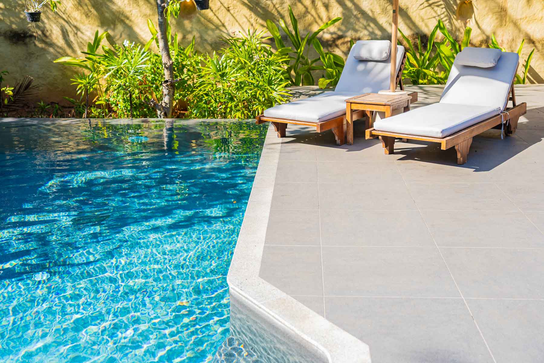 Find a pool deck resurfacer near you