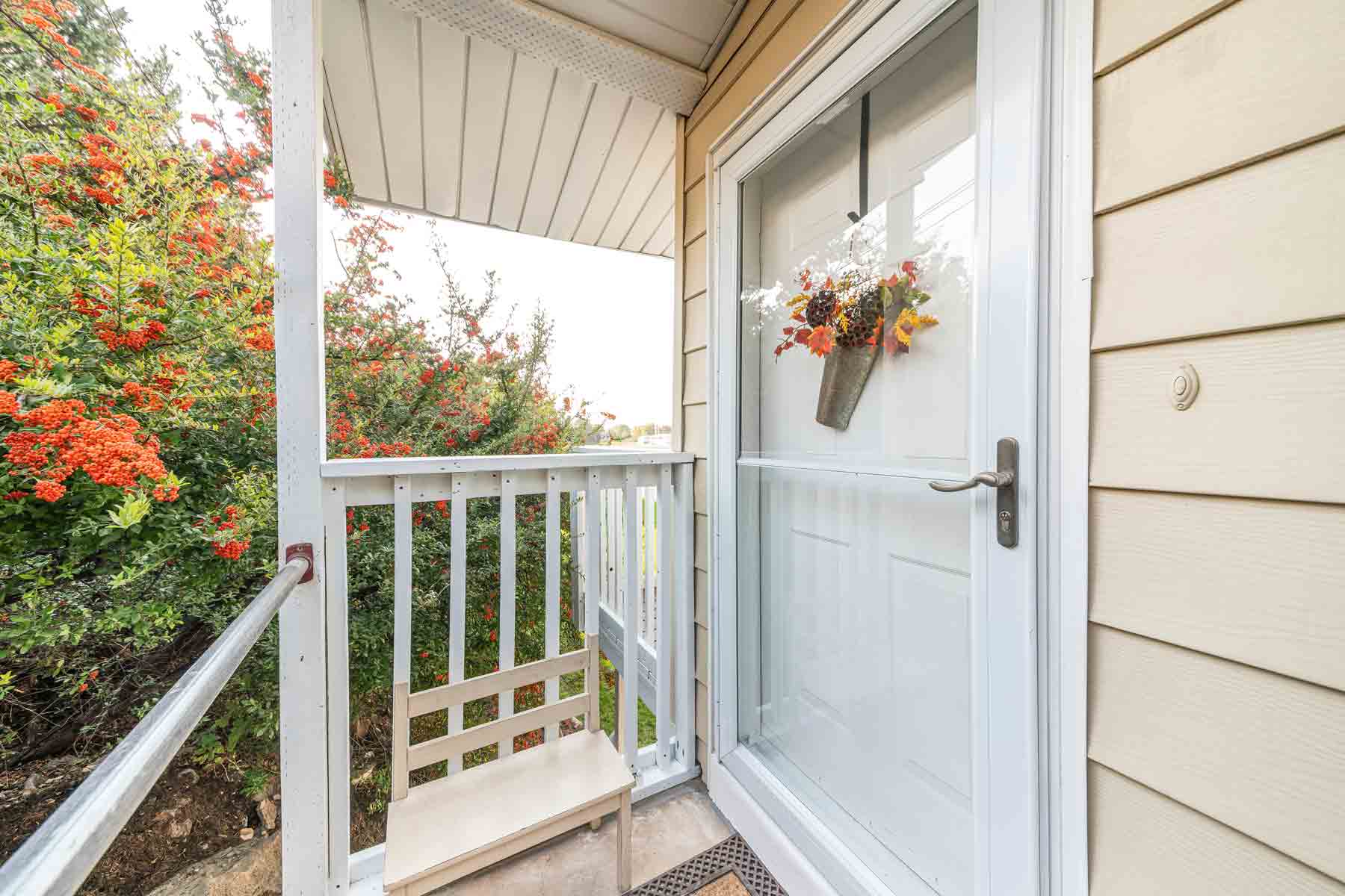 Find a storm door repairman near you