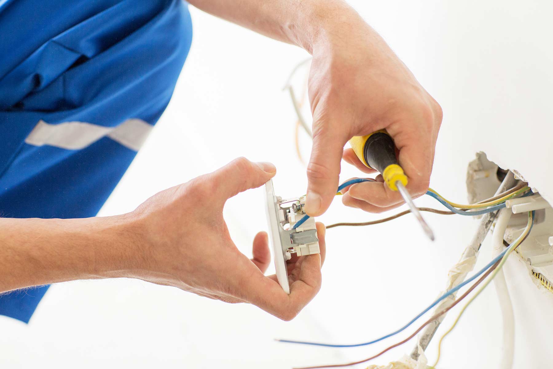 Find a electrical outlet installer near you