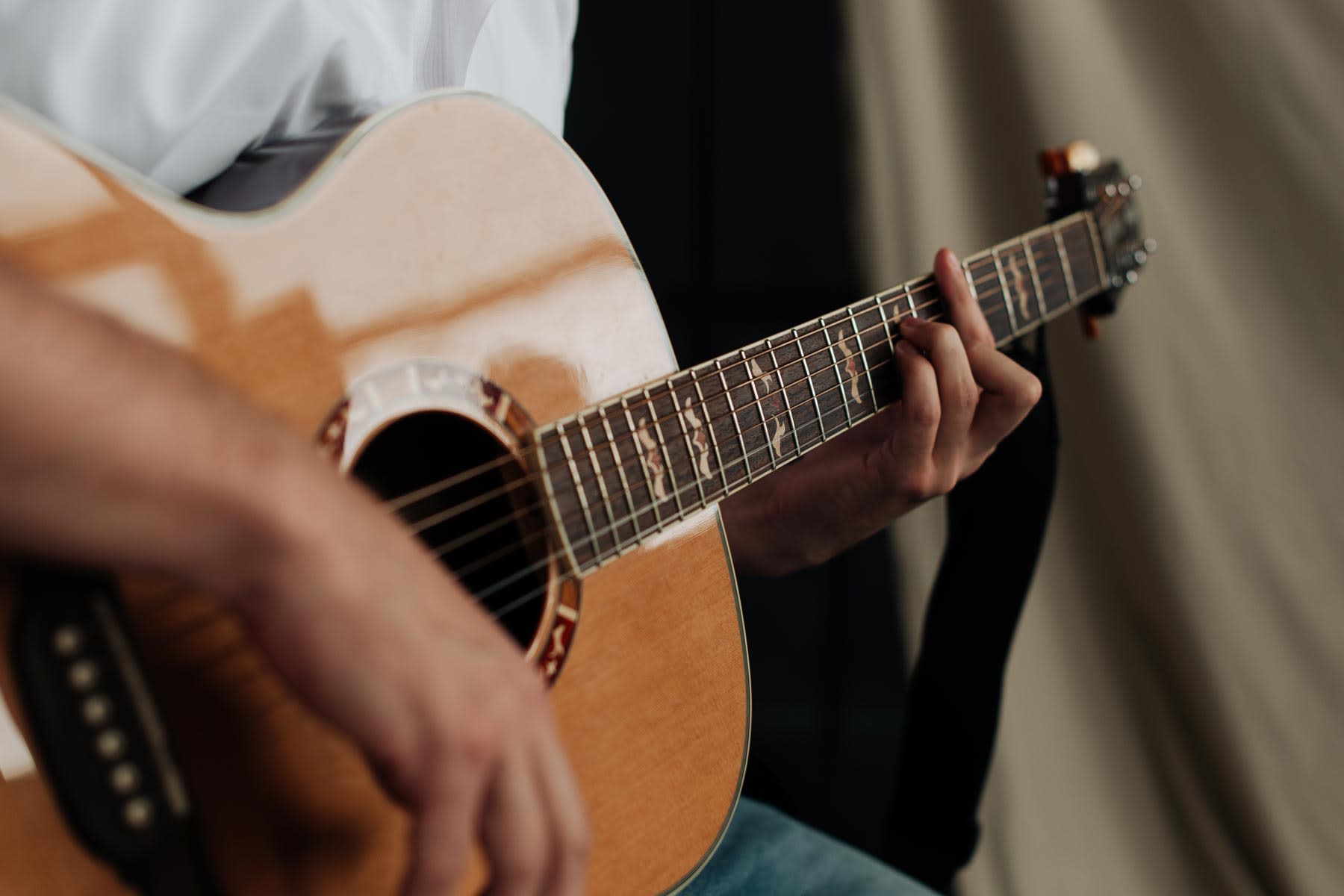 The 10 Best Acoustic Guitar Lessons Near Me 2024 