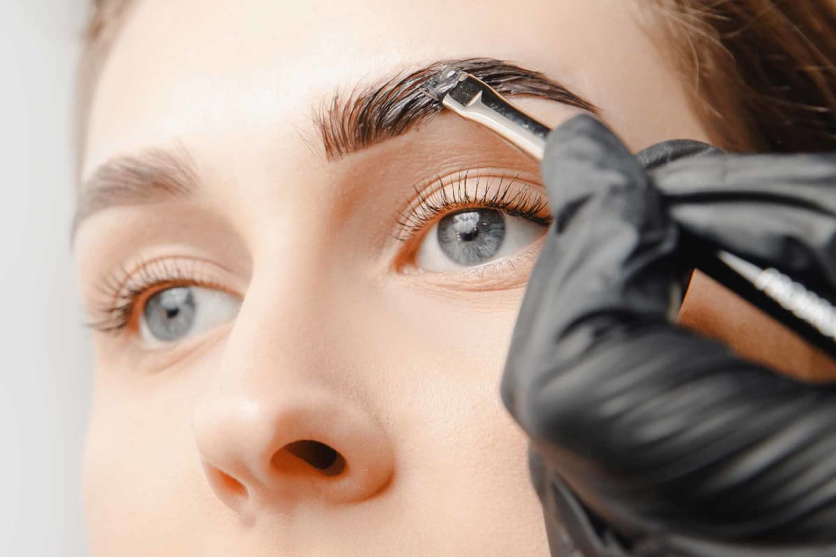 Find a eyebrow tinting service near you