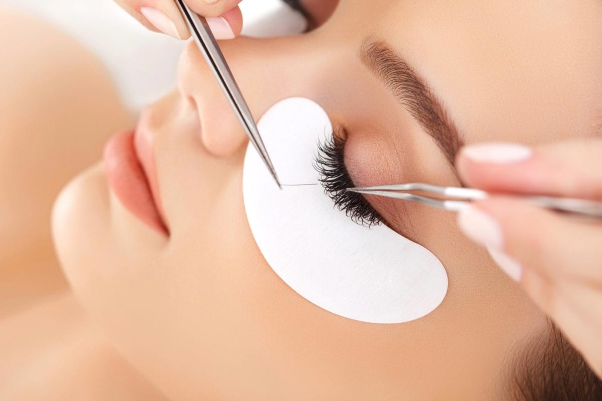 Find a eyelash extensions near you