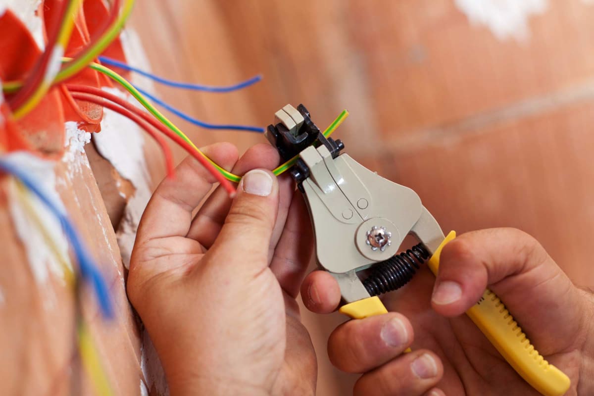 Find a commercial electrician near you