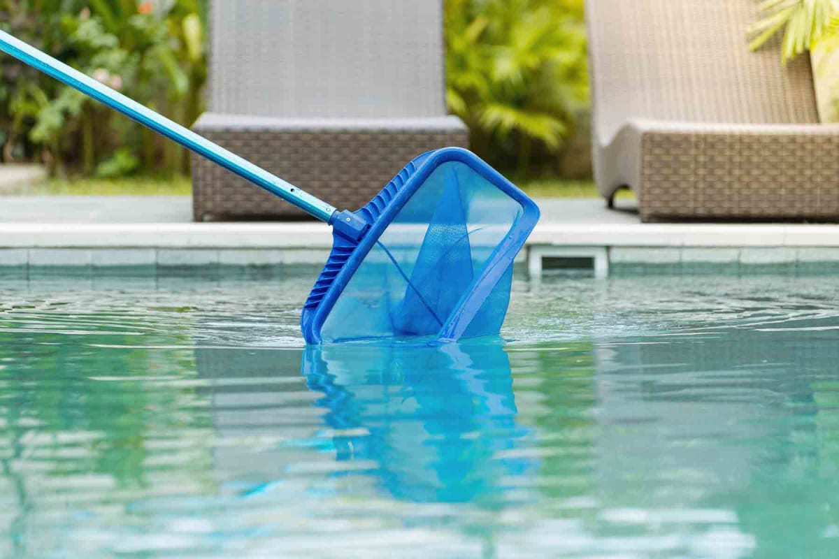 Find a pool tile cleaner near you