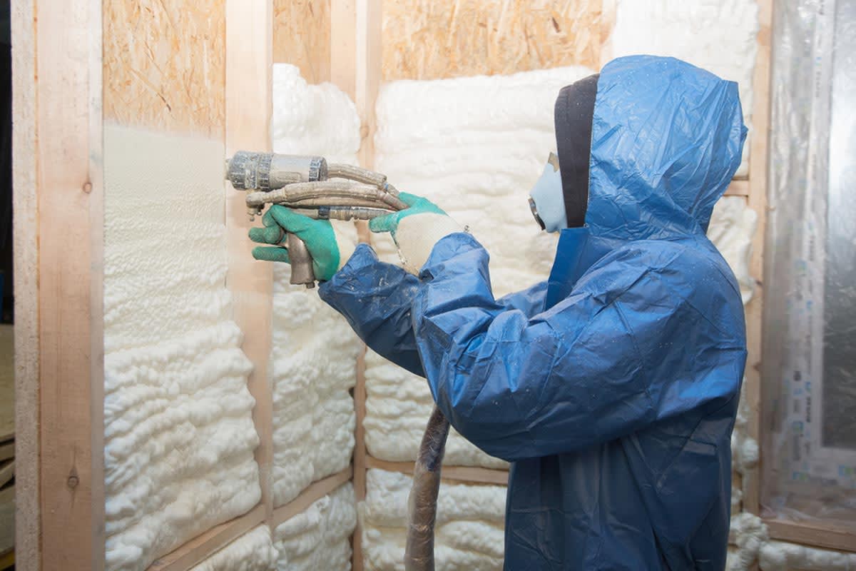 How much does a DIY spray foam insulation kit cost?