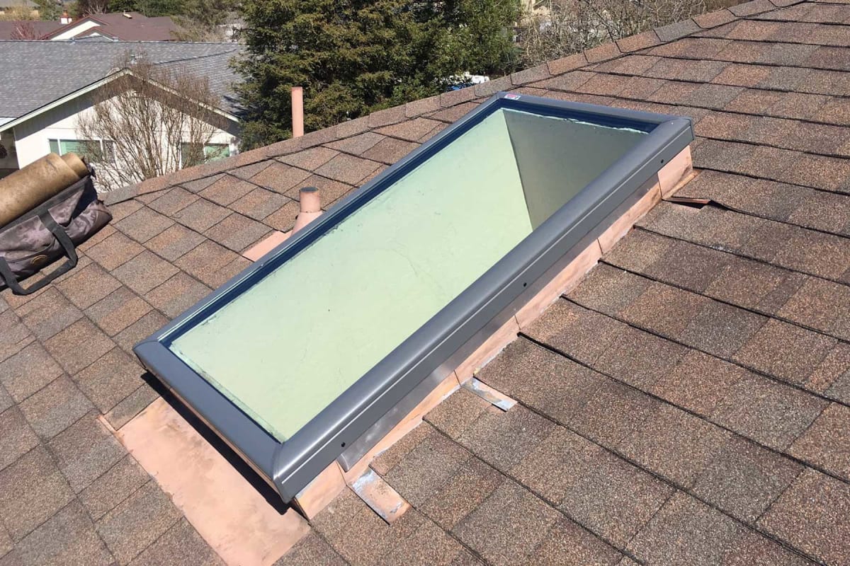 How much does it cost to repair or replace a skylight?