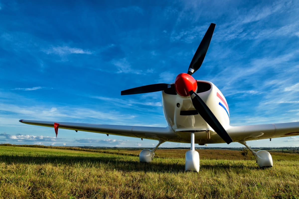 How much do flying lessons cost?