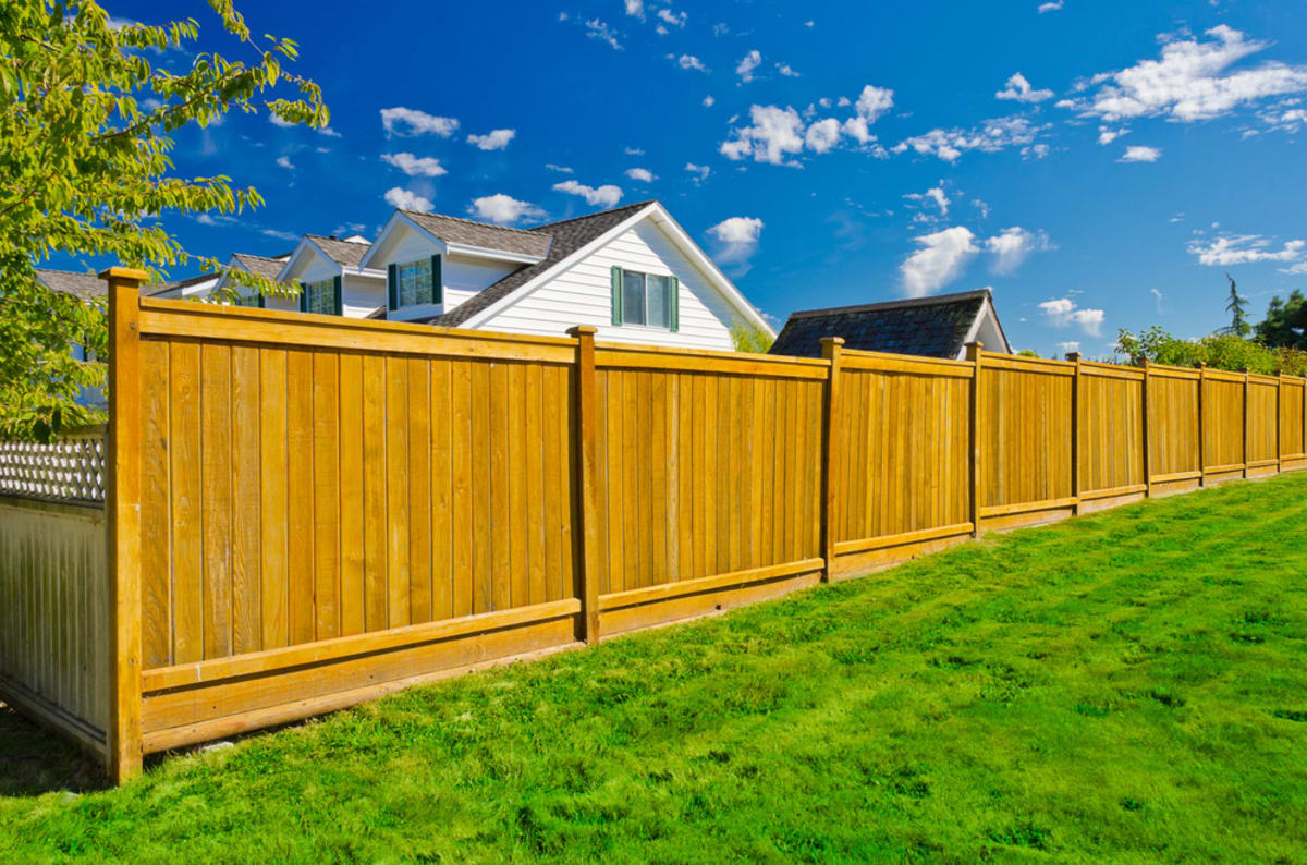 Privacy Fence With Metal Posts (A Better Approach)