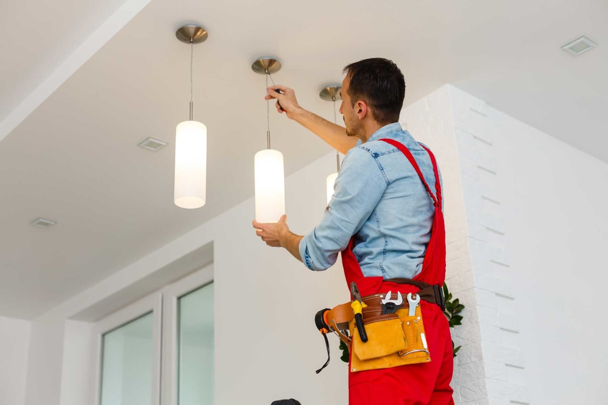 Homeguide Electrician Installing Pendant Light Fixtures 