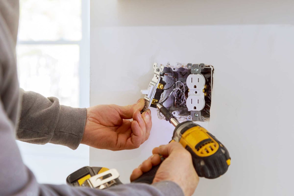 How Much It Costs To Change Out Or Install An Electrical Outlet