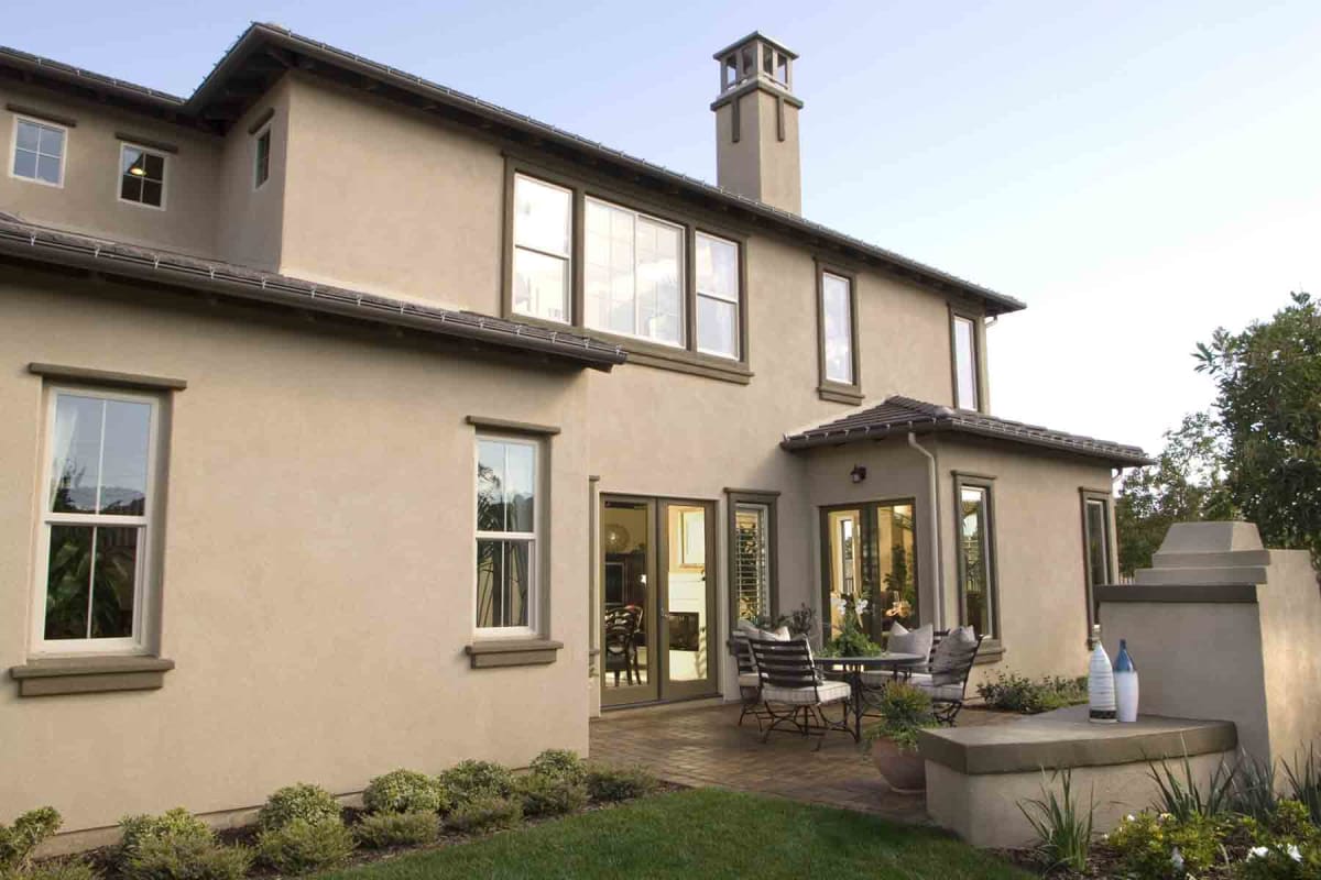 How much does it cost to stucco a house?