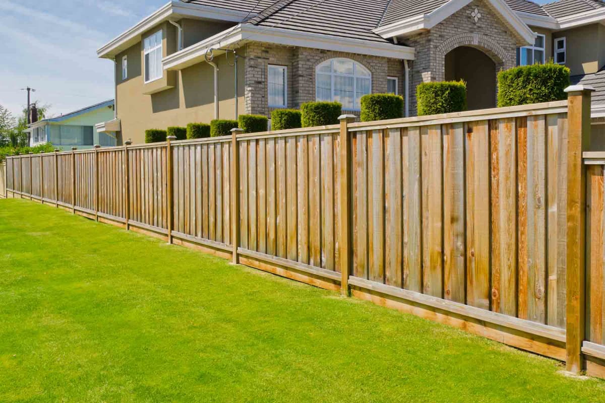 How much does a privacy fence cost?