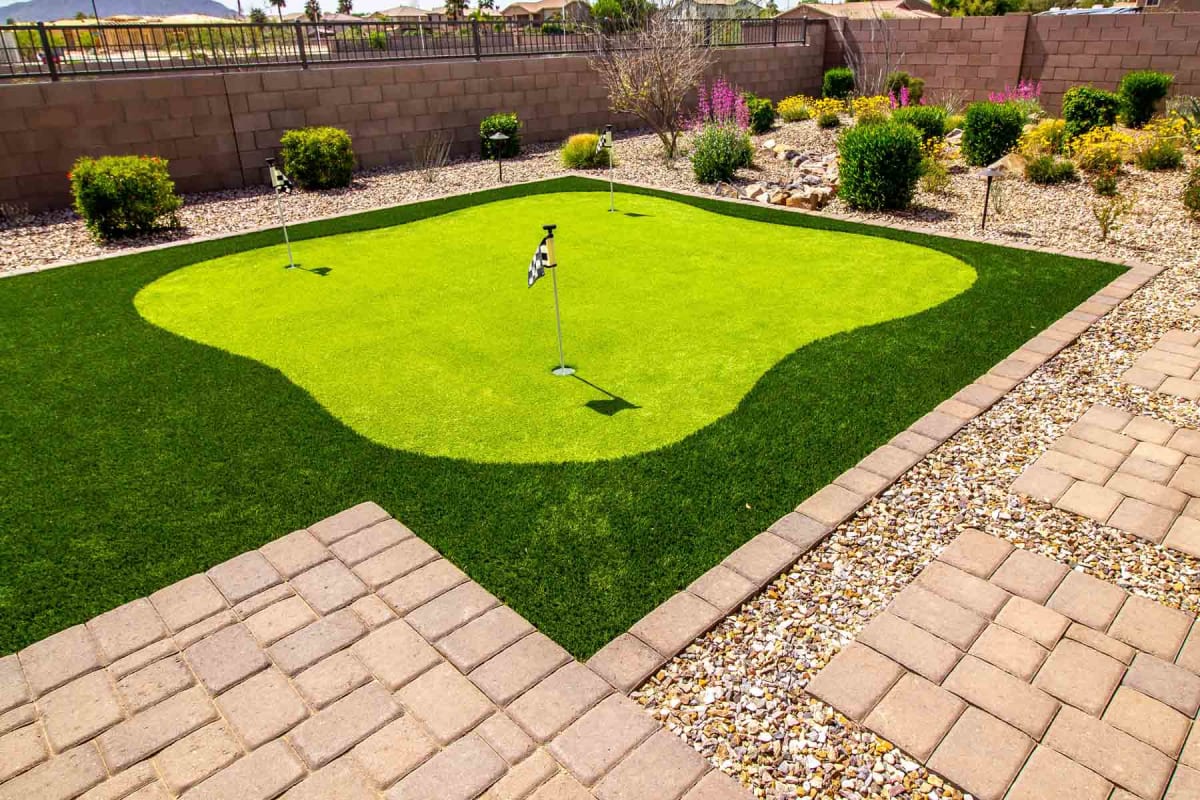 How Much Does a Backyard Putting Green Cost? (2024)