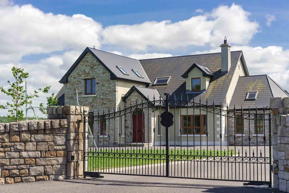 How much does an automatic driveway gate cost?