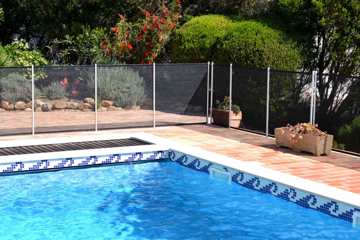 How much does a pool fence cost?