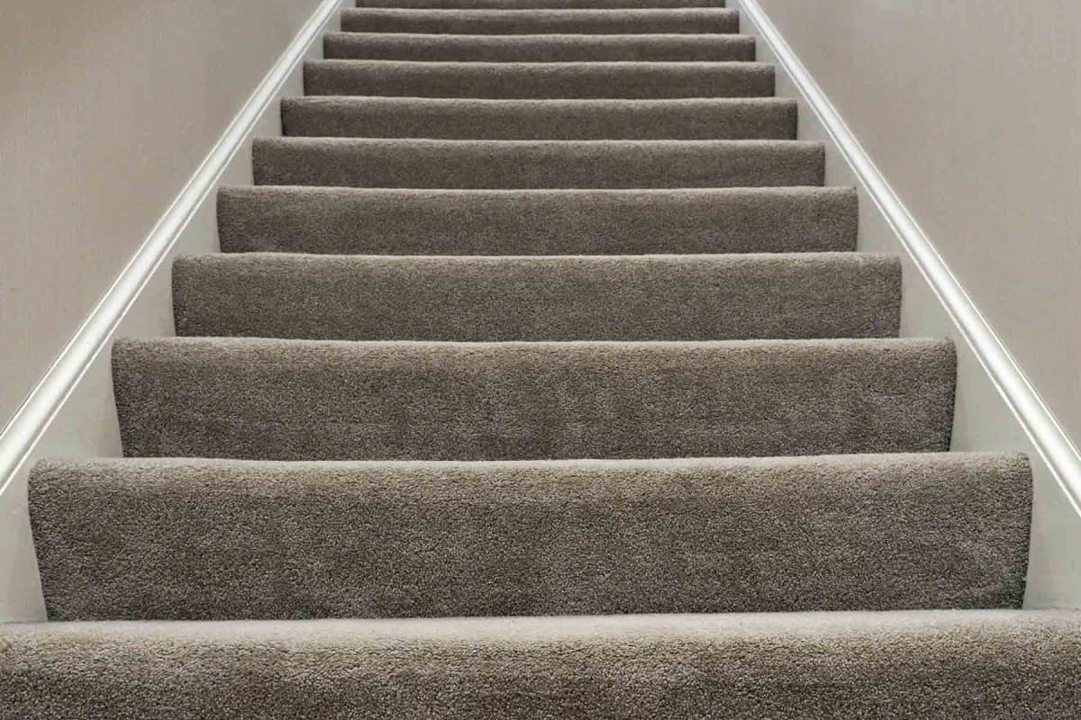 How much does it cost to carpet stairs?