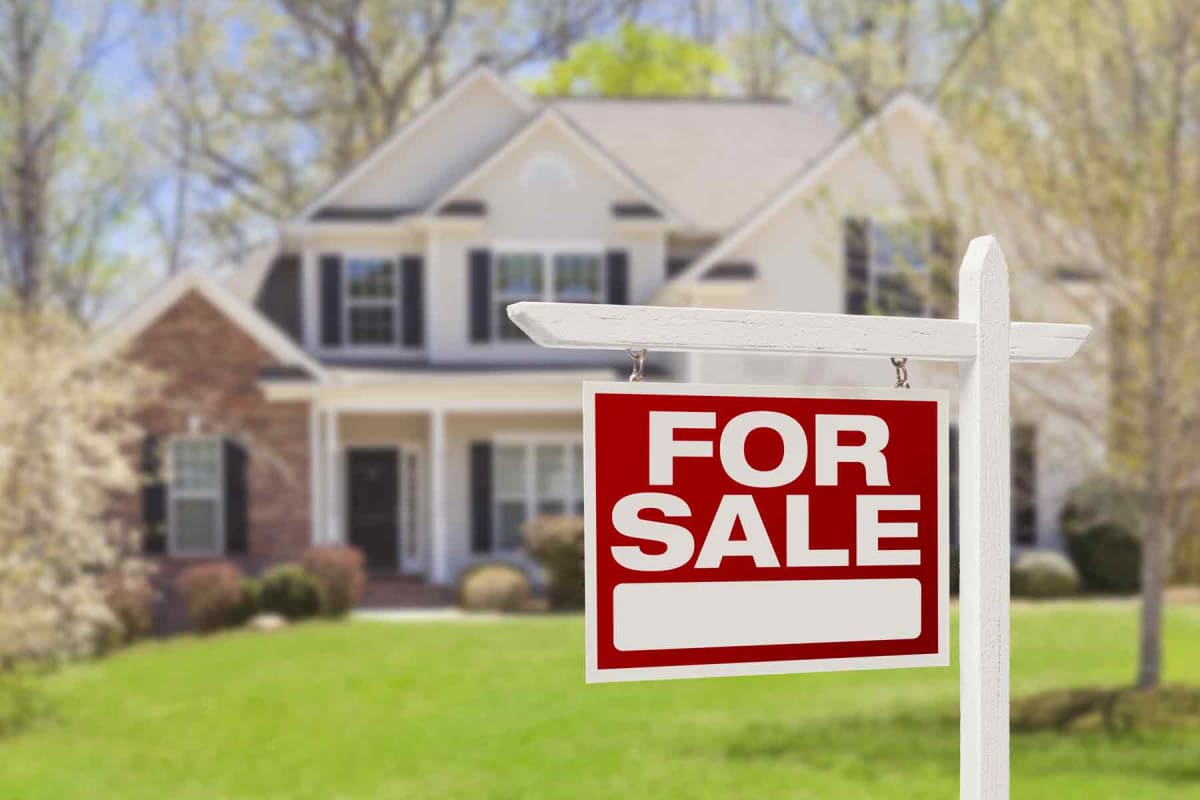 How much does it cost to sell a house?