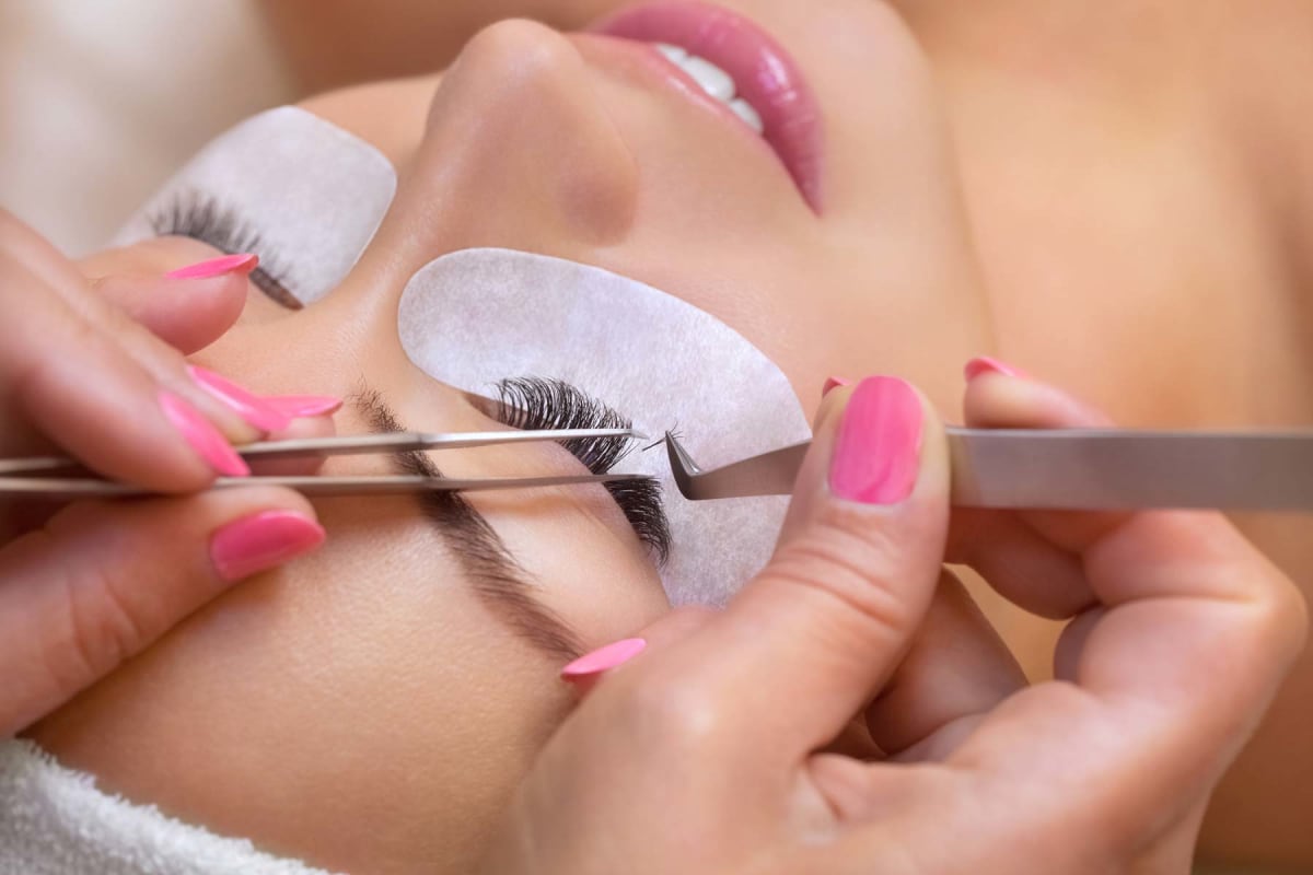 How much do lash extensions cost? 