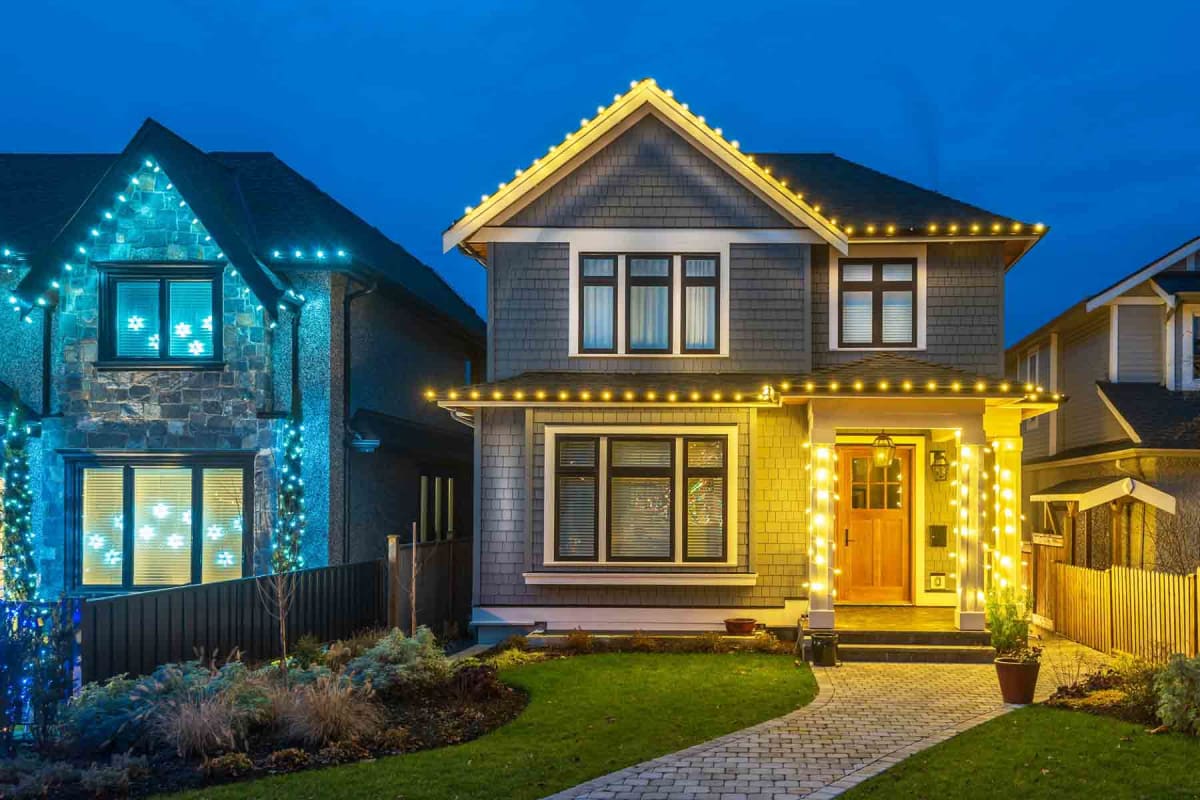 How much do permanent Christmas lights cost?