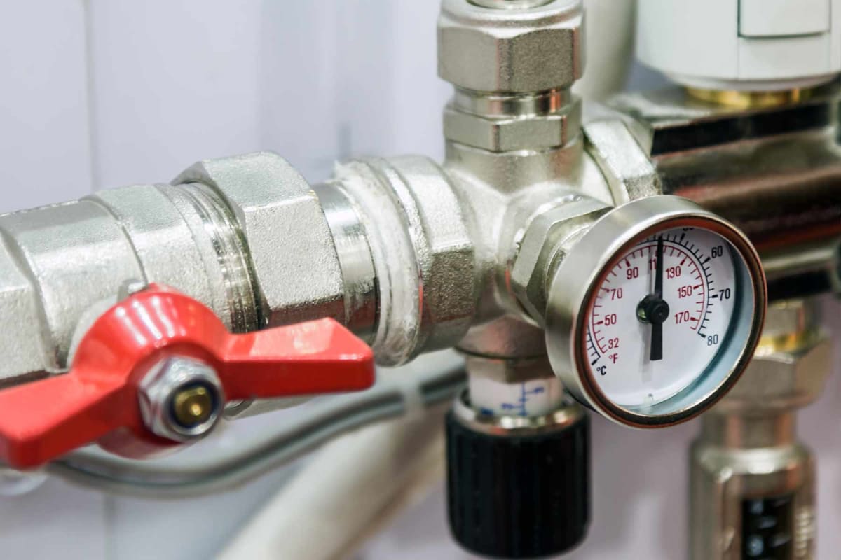 How much does it cost to replace a water pressure regulator?