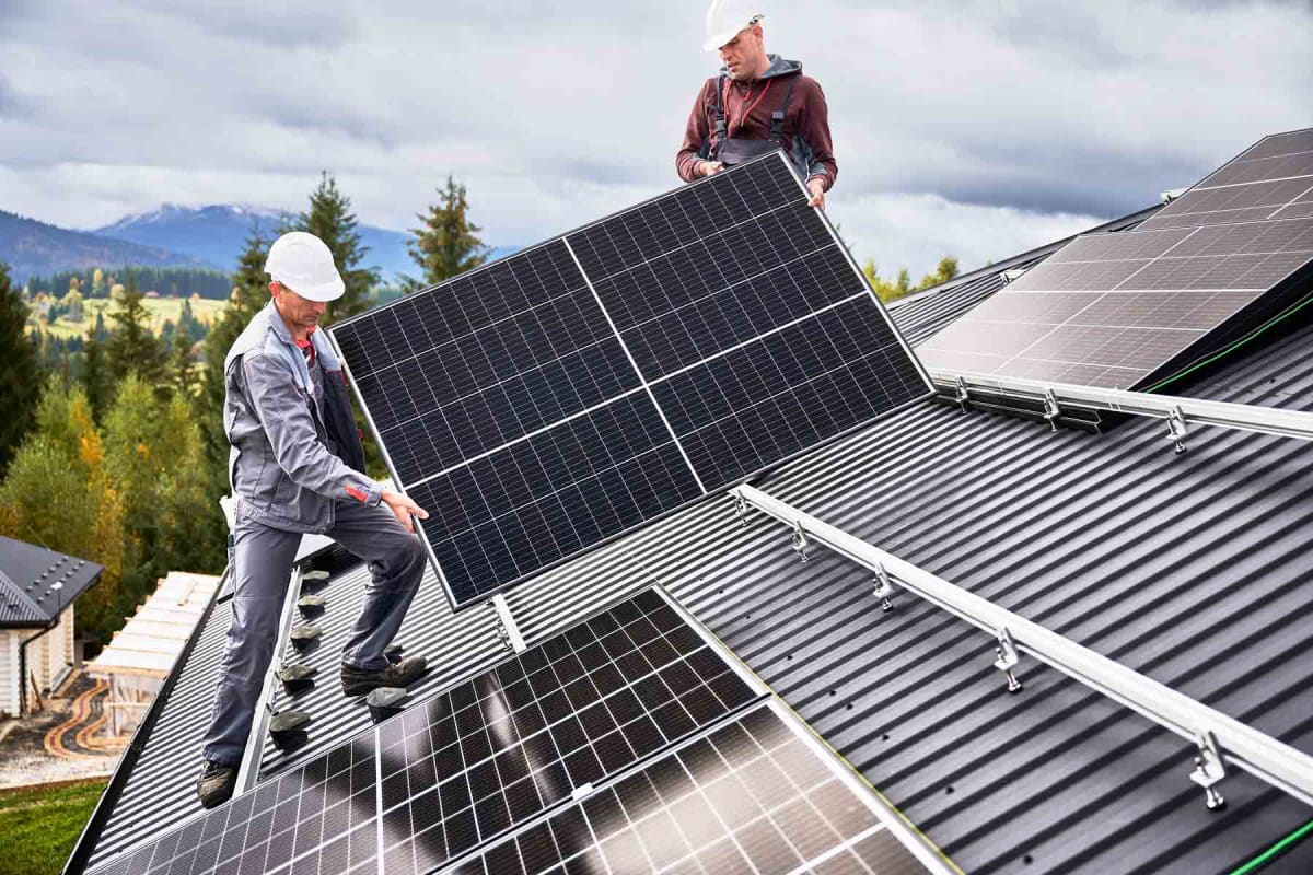 How much does it cost to remove solar panels?