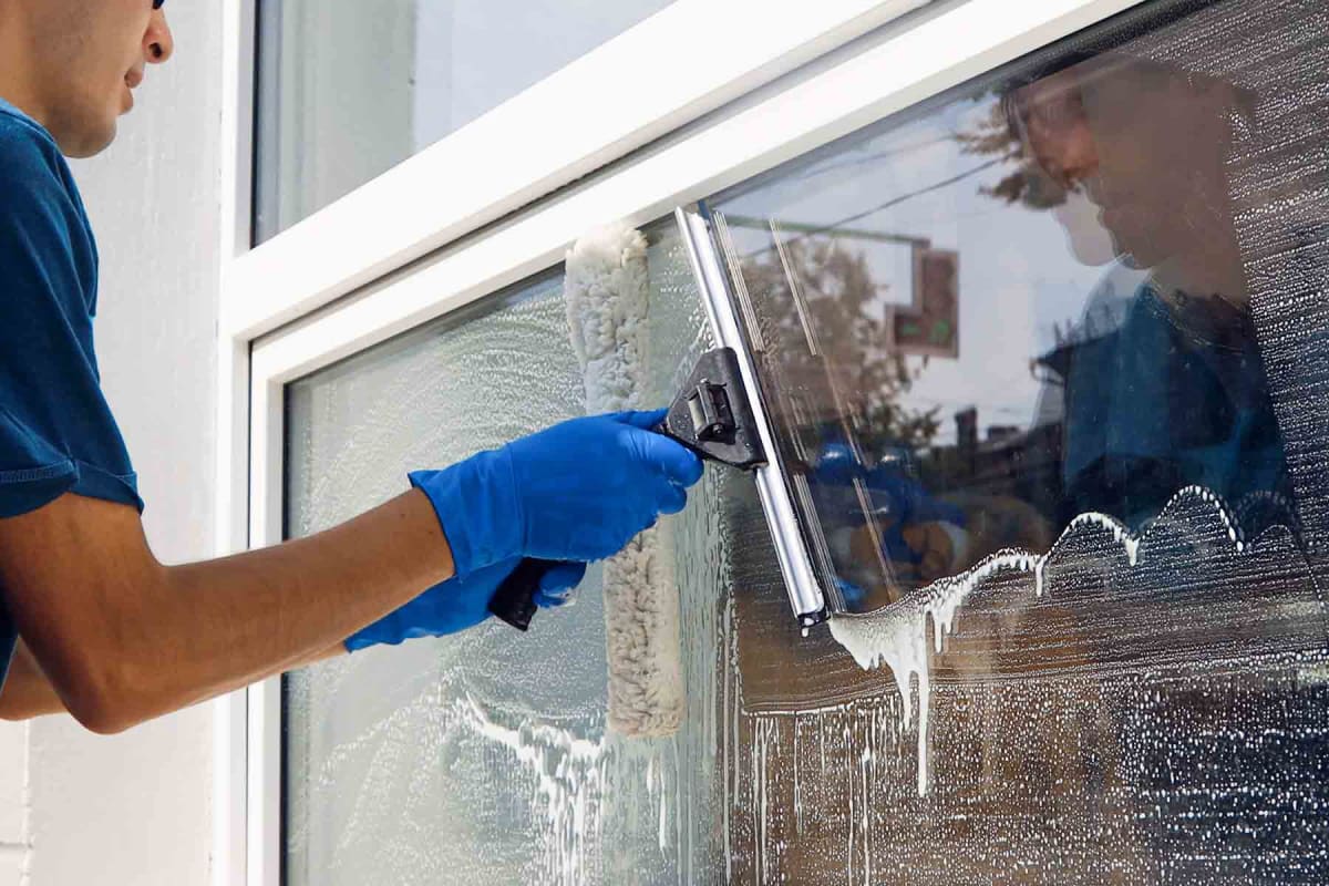 How Much to Charge for Window Cleaning