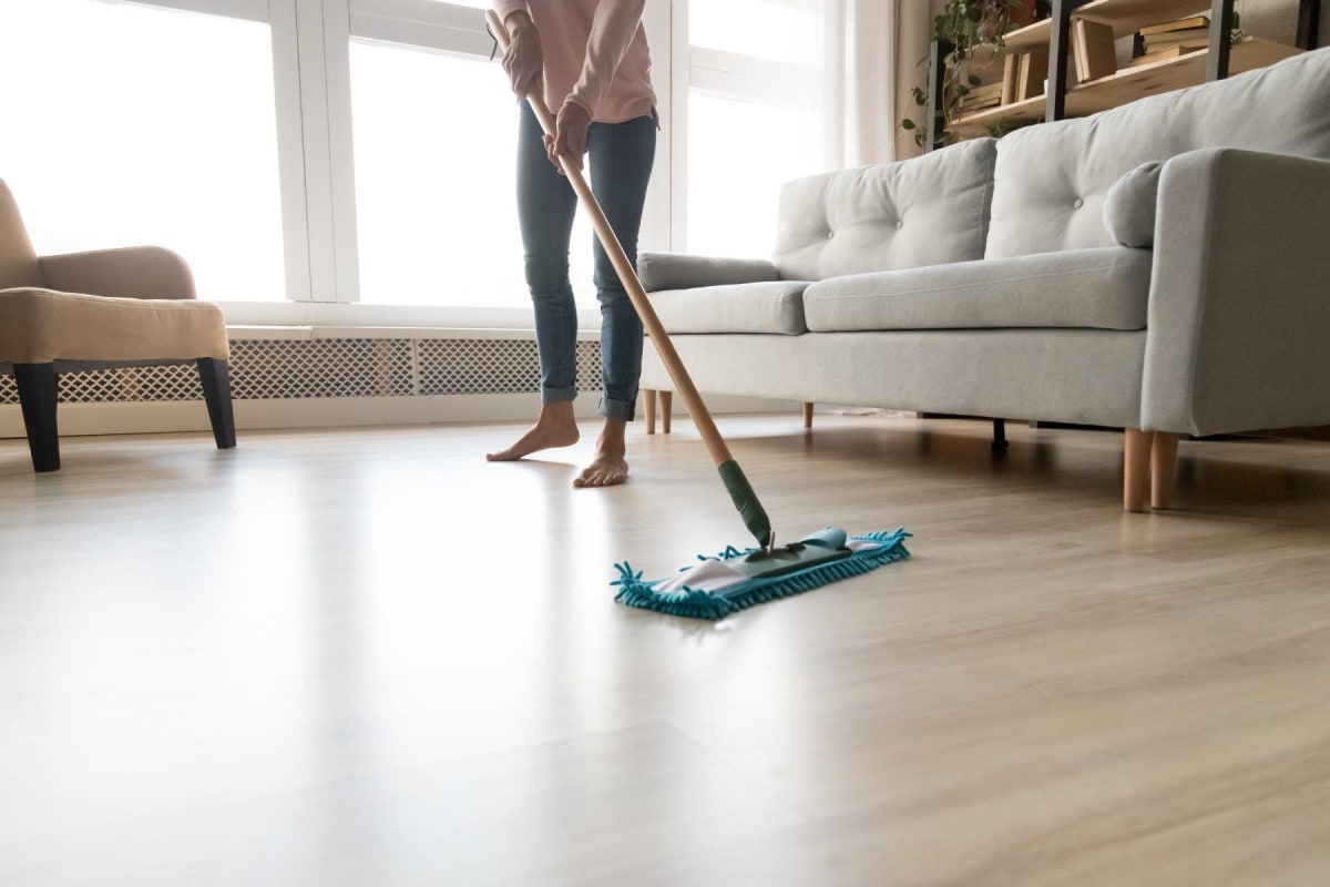 How much does it cost to replace carpet with laminate flooring?