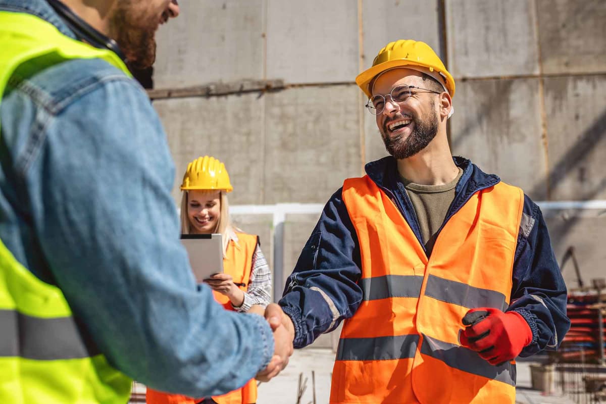 How To Become a Contractor: A Complete Guide