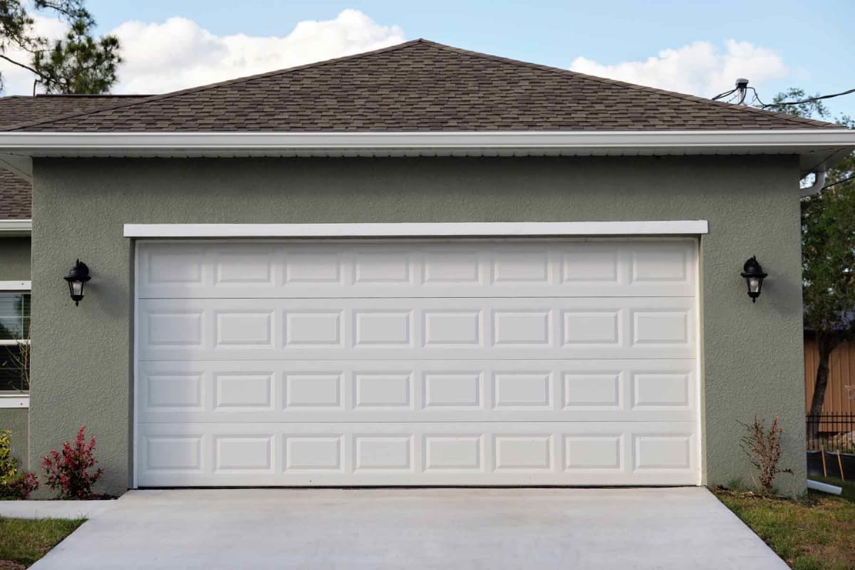 How much does garage door panel replacement cost?