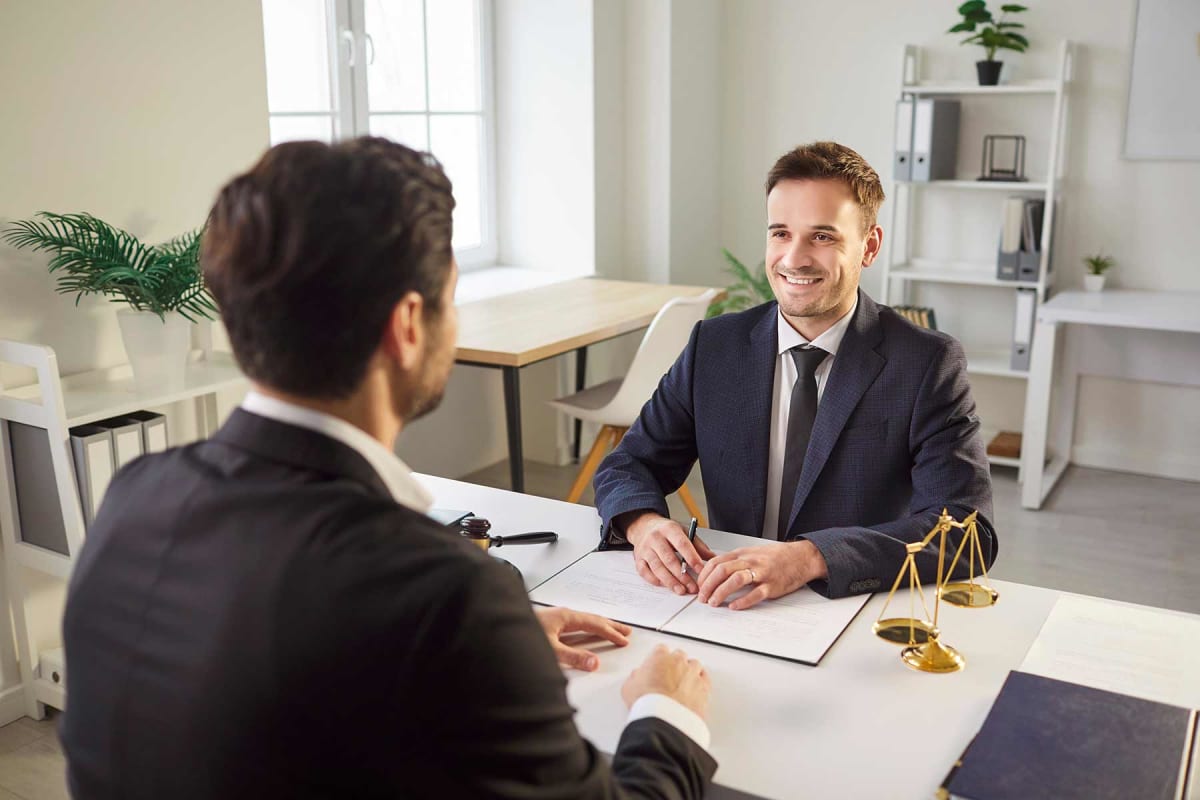 How to become a legal assistant