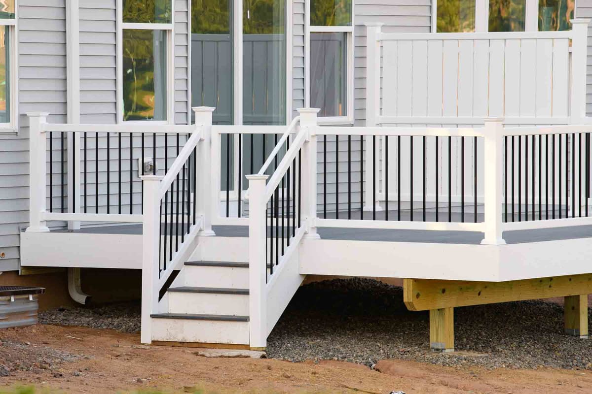 How much do deck stairs cost?