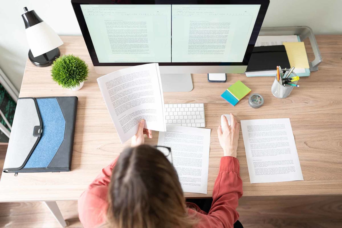 How to Become a Copywriter: A Complete Guide