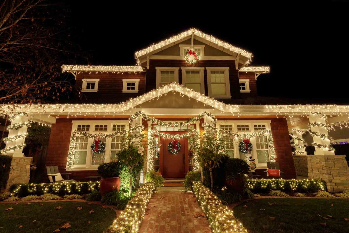 How much does Christmas light installation cost?